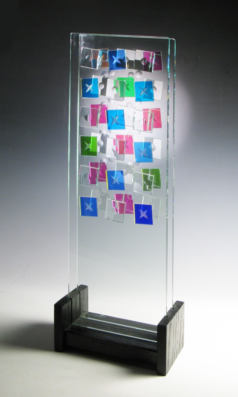 Dichroic Glass Sculpture « HUGS AND KISSES » Hand Engraved & Created by Ray Lapsys