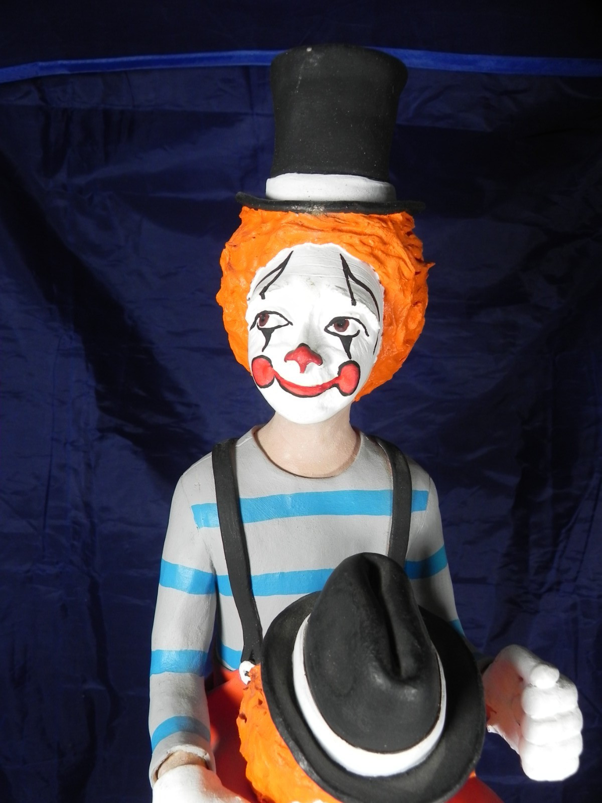 Austin Production 21&Prime; Signed Eduardo Chalkware &rsquo;85 Clown on Shoulders Sculpture