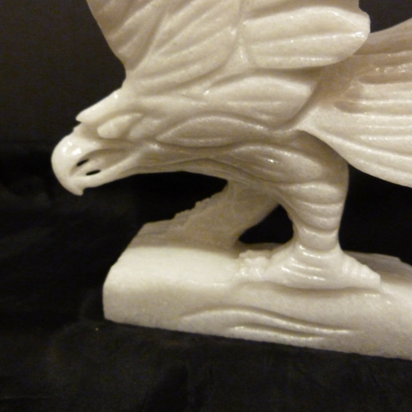 Fine Majestic Eagle 12&Prime; Sculpture in White Carrara Marble Vietnam New Old Stock