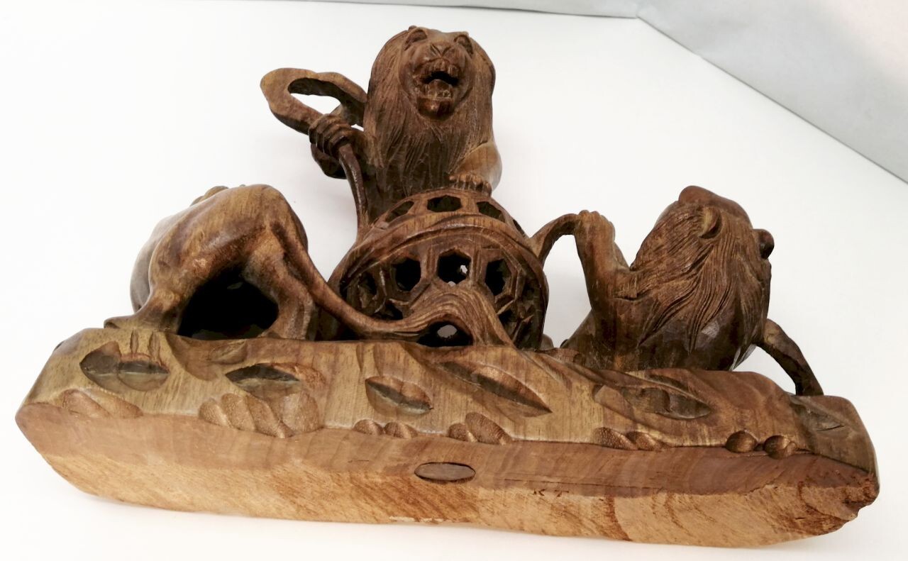 Openwork polyhedral carving of the lion brothers ruling the world