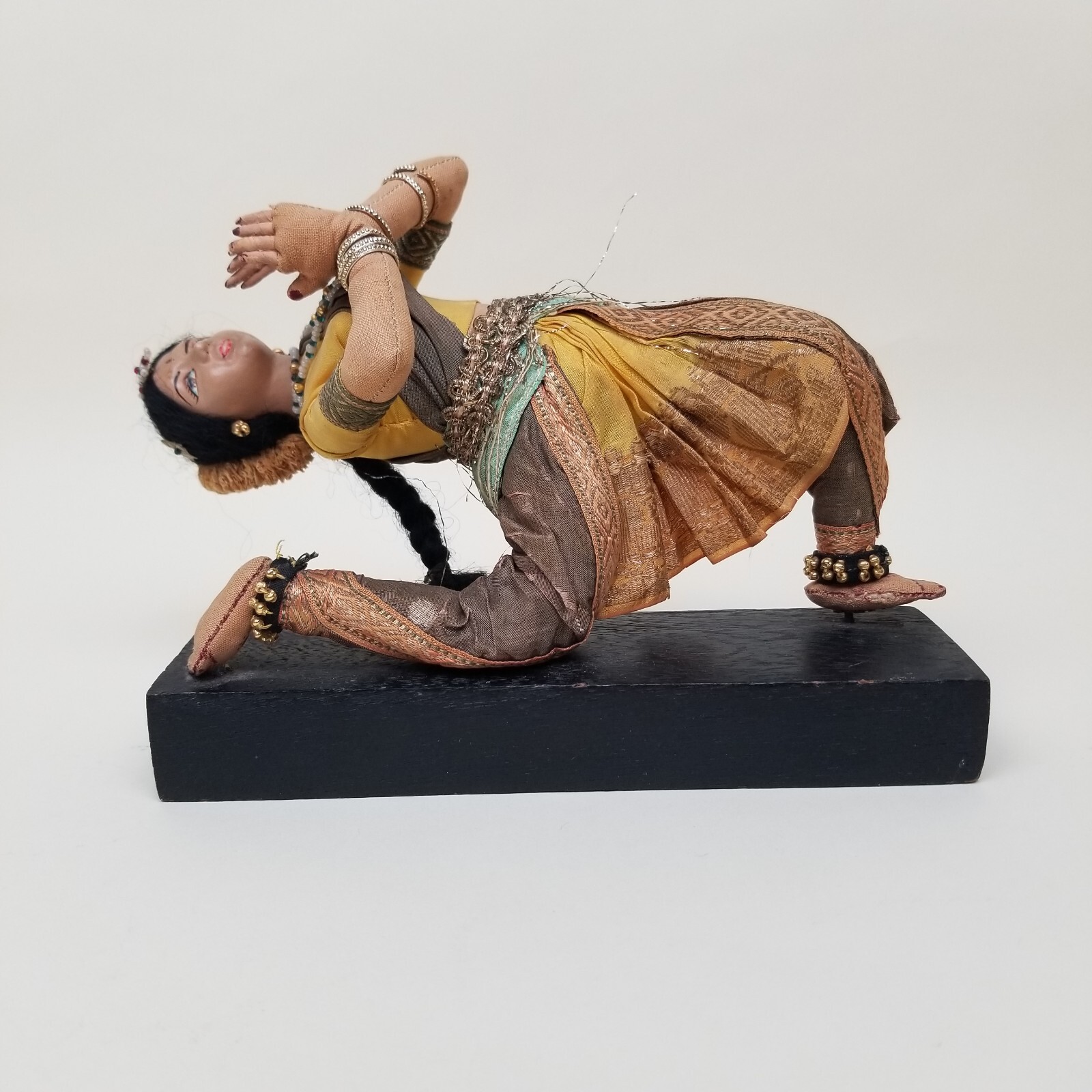 Handmade India Dancer Statue Made In India W 7&Prime; x H 6.5&Prime; On Wooden Base