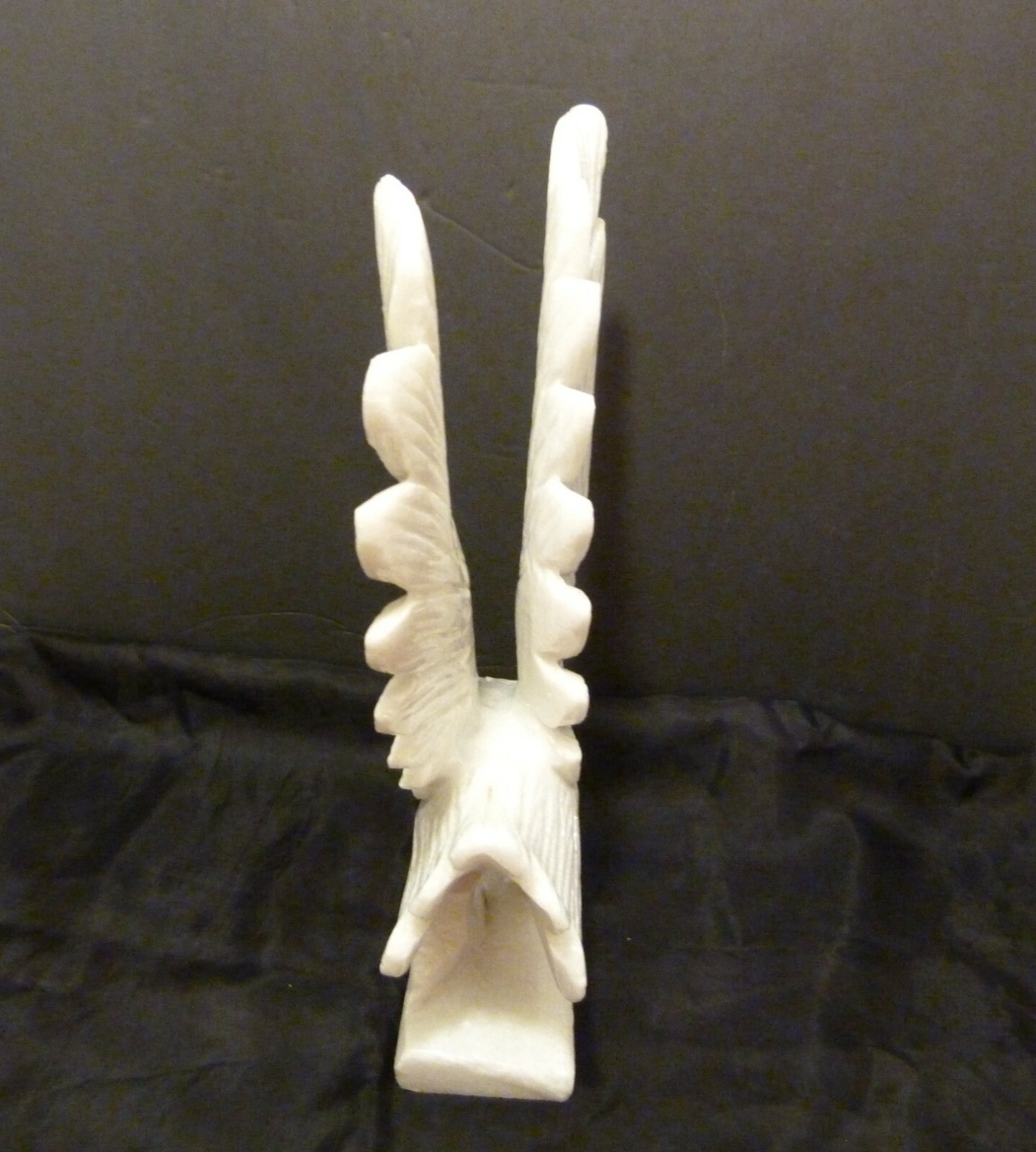 Fine Majestic Eagle 12&Prime; Sculpture in White Carrara Marble Vietnam New Old Stock