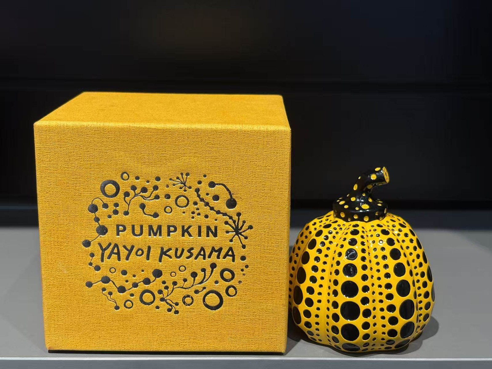 YAYOI KUSAMA Pumpkin Resin Art Sculpture Toy Home Decor Ornaments Collection New