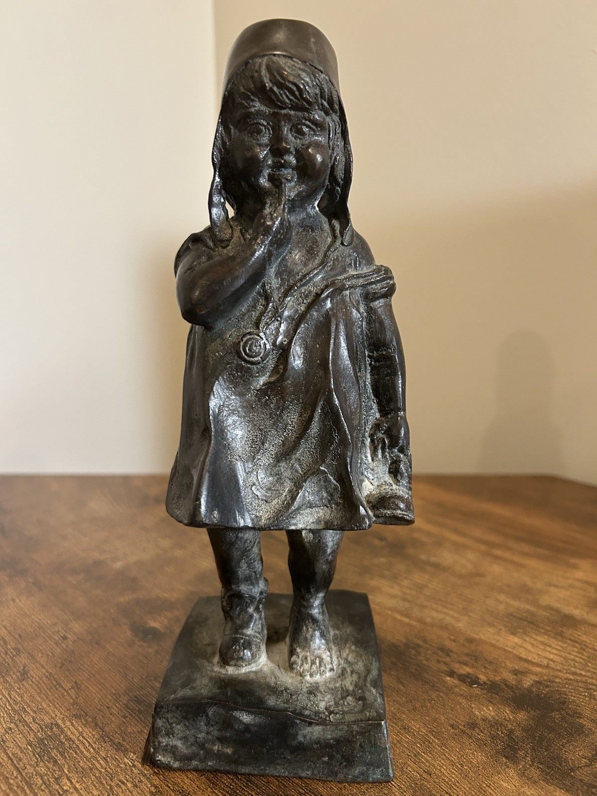 Maitland Smith Green Bronze Statue Little Girl Holding Her Shoe 1980’s 9”