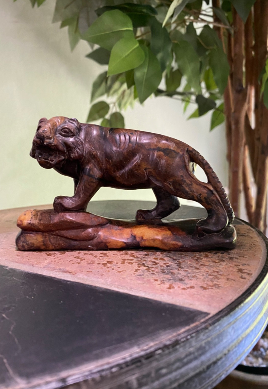 Tiger eye stone Japanese vintage hand carved tiger