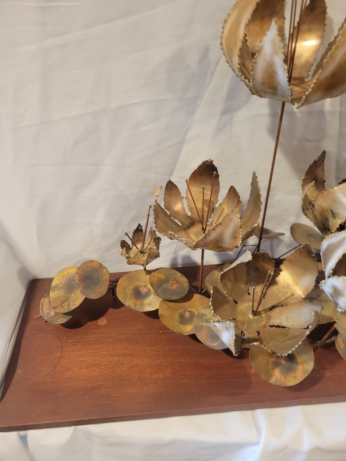Vintage Curtis JERE Table SCULPTURE Lotus Blossoms Flowers Brass Wood 30x9x19&Prime;