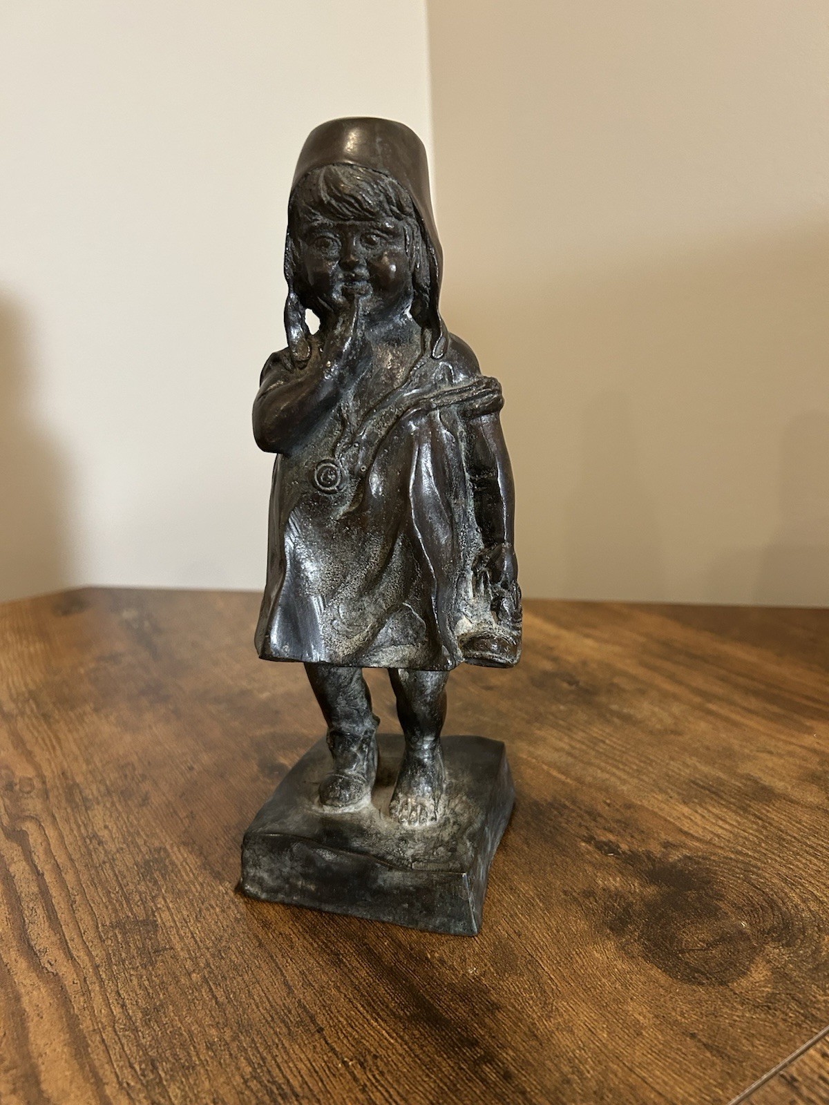 Maitland Smith Green Bronze Statue Little Girl Holding Her Shoe 1980’s 9”