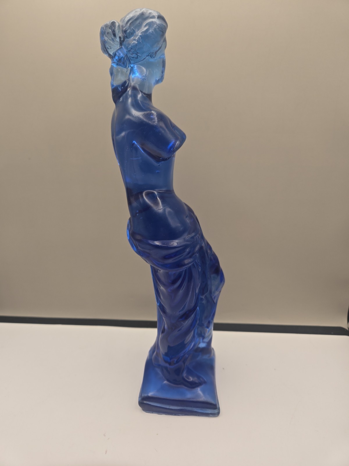 Vintage Dorothy Thorpe? Resin Acrylic Lucite Venus De Milo Female Blue Sculpture