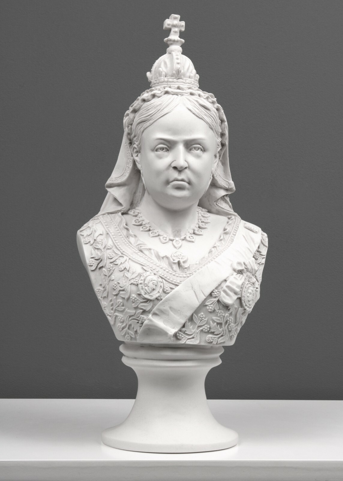 Queen Victoria Bust Sculpture-Female Antique Art Statue in Marble Stone