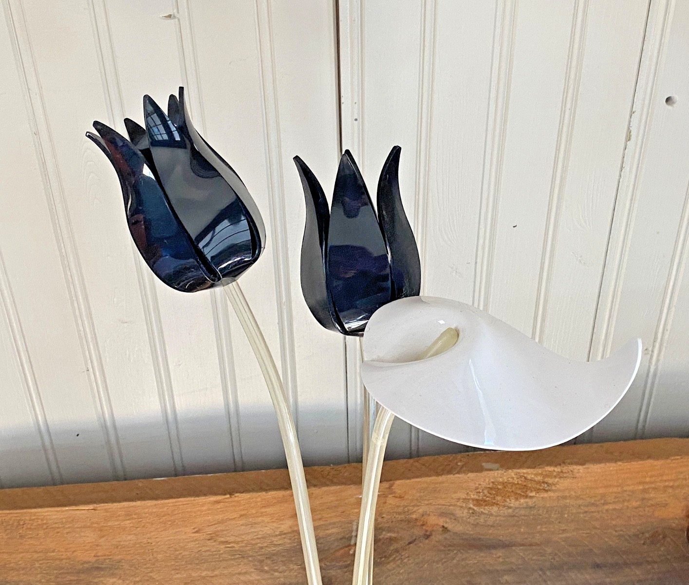MCM 80&rsquo;s Lucite Acrylic Cala Lily Sculpture Flowers Vase Floral Post Modern Vtg