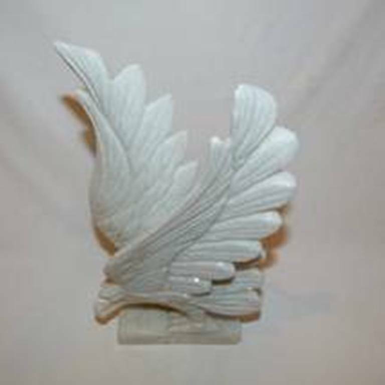 Fine Majestic Eagle 12&Prime; Sculpture in White Carrara Marble Vietnam New Old Stock