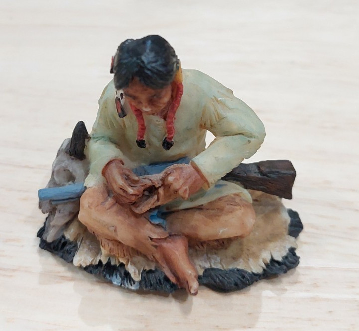 Vintage Indian Chief Resin Sculpture Figurine Statue Art Putting on Shoe 2.4&Prime;