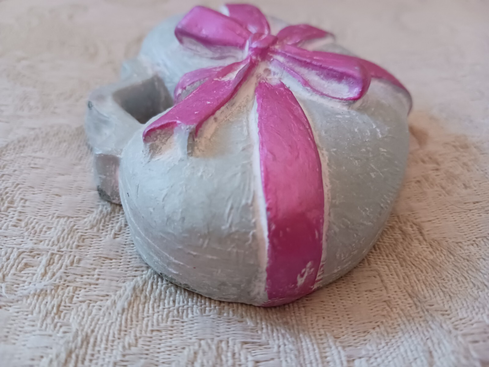 Isabel Bloom Heart Wrapped w Pink Ribbon Ornament Paper Weight Sculpture 2010