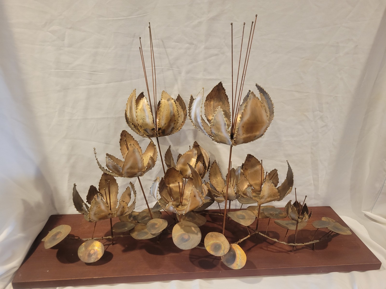 Vintage Curtis JERE Table SCULPTURE Lotus Blossoms Flowers Brass Wood 30x9x19&Prime;