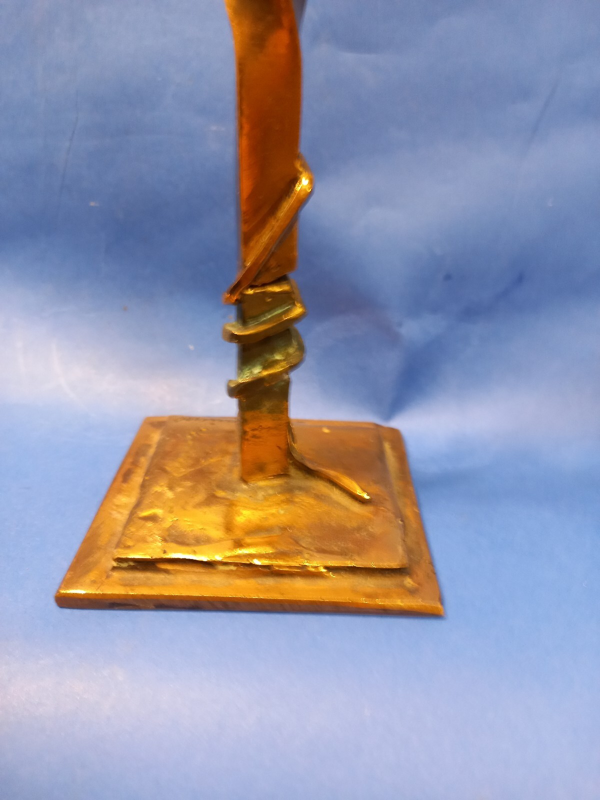Vincenzo Ferrari, L&rsquo;ombra Della Sera, bronze, 1990, h cm 35.5, w 8.5×8.5 cm.