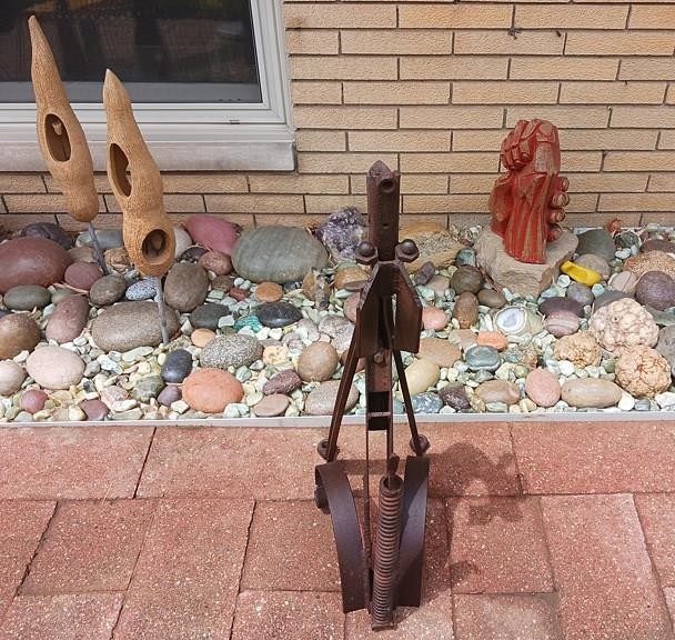 Robert CUMPSTON (1930-2018) vtg Modern Abstract moveable HOWLING DOG Sculpture