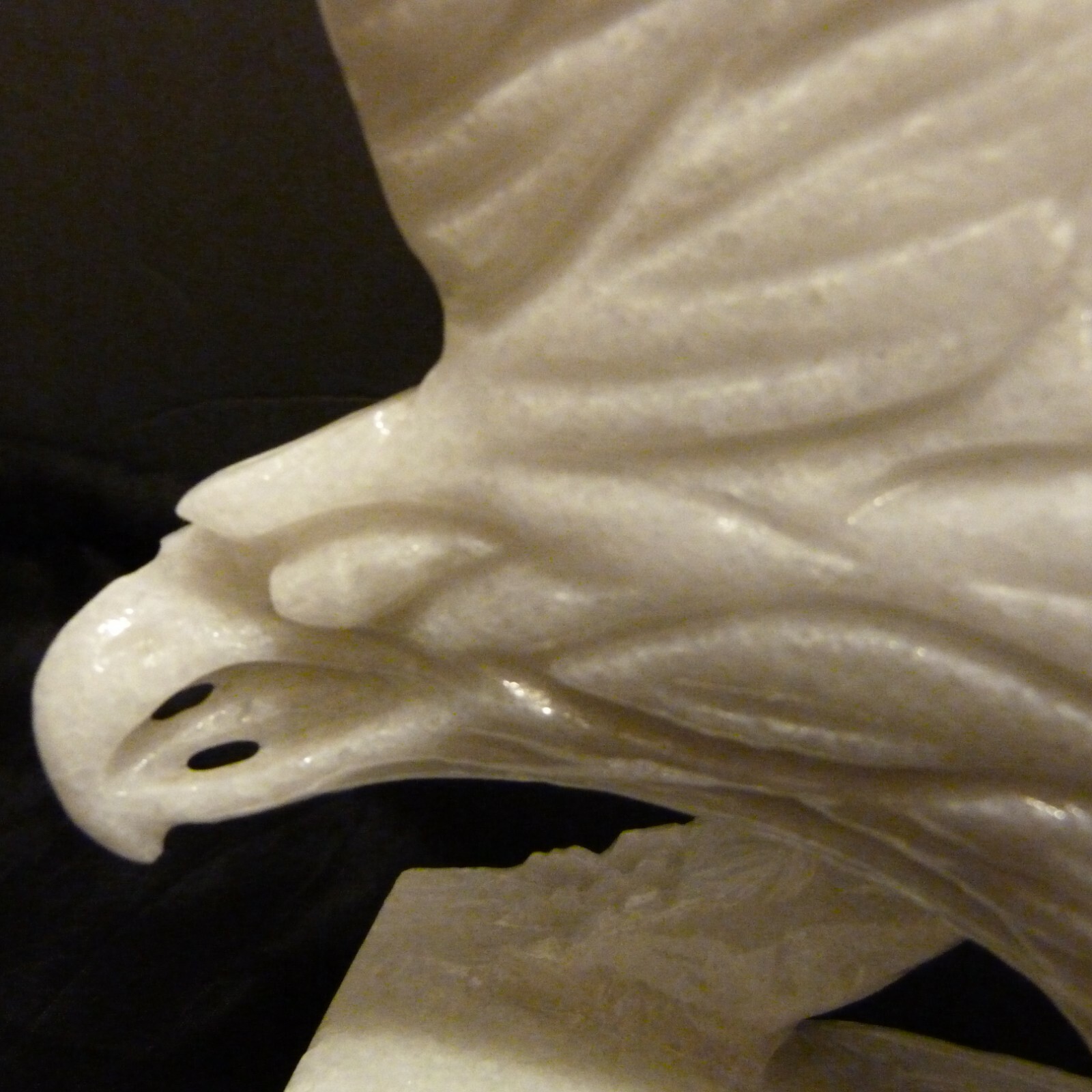 Fine Majestic Eagle 12&Prime; Sculpture in White Carrara Marble Vietnam New Old Stock