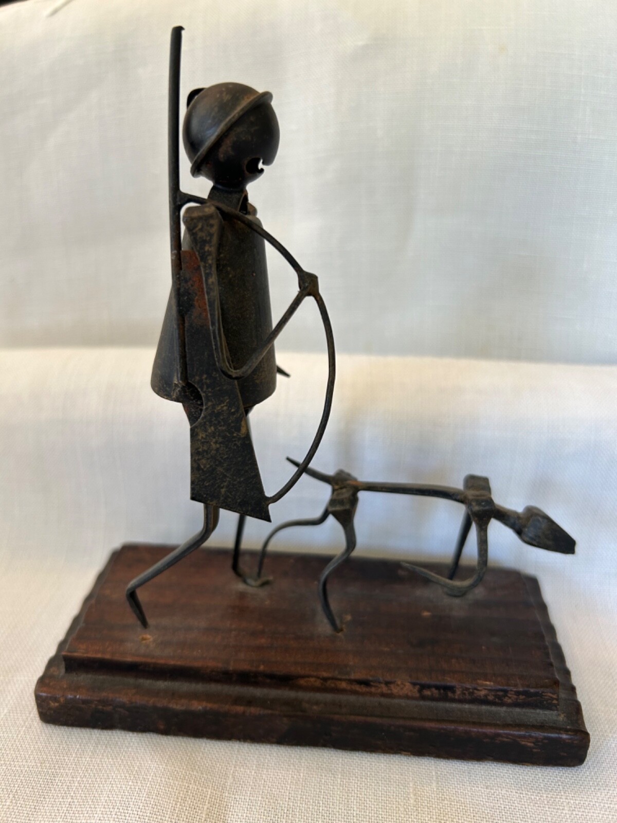 metal art sculpture Man with hunting riffle and hunting dog 6 in height