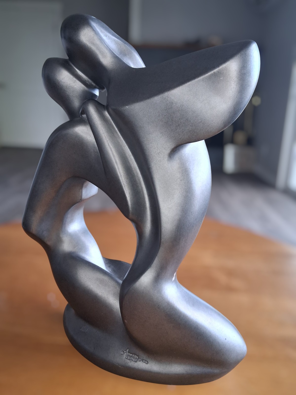Statue « Cherish The Love » Austin Sculpture – Alexander Danel, Modern, Retro