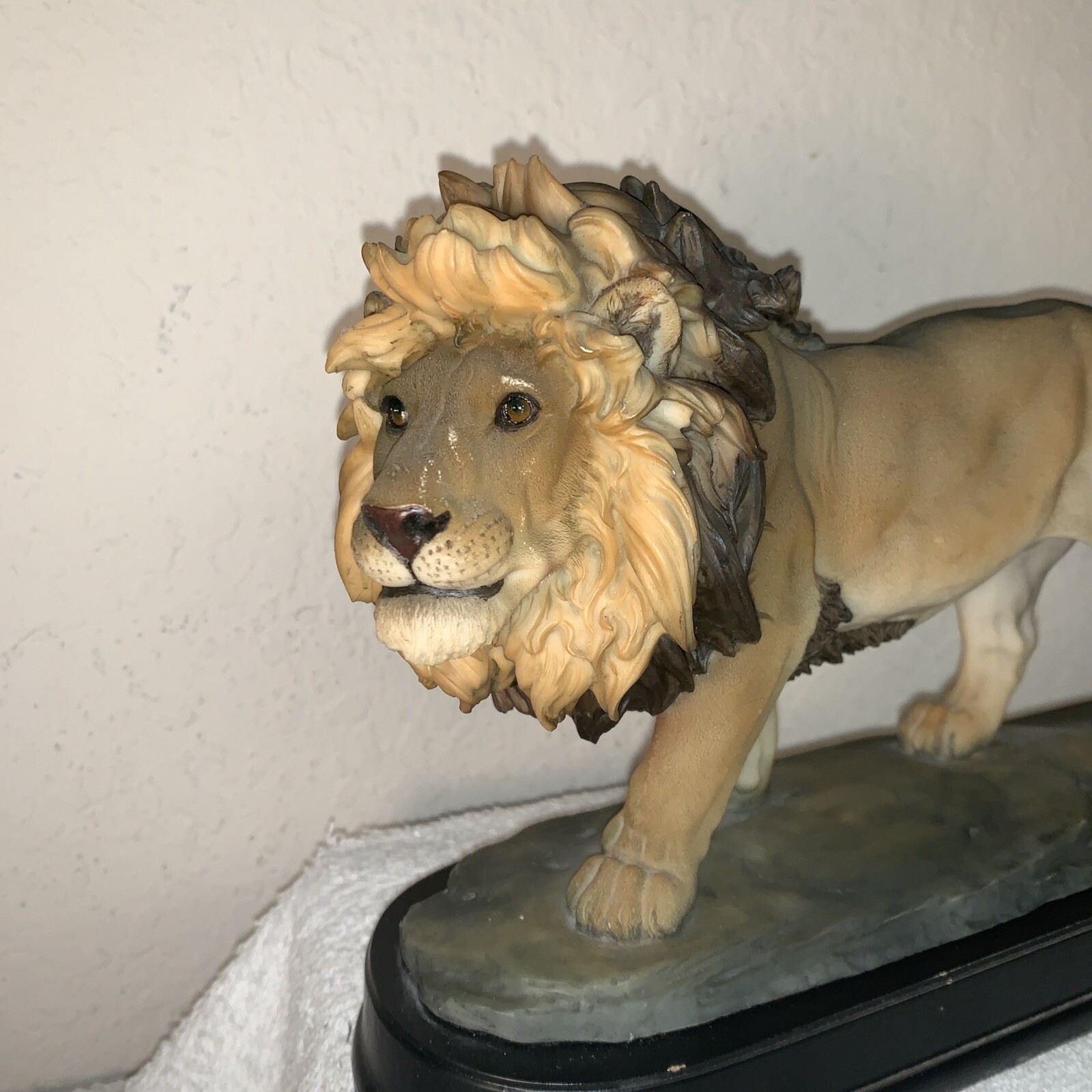 Animal Male Lion Poly Resin Art Sculpture Bronze Color Matte Plinth Black Base