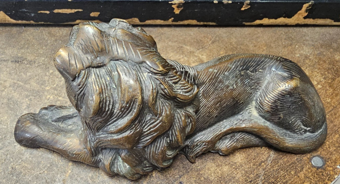 Vintage Bronze 8.5&Prime; Long Lion Sculpture Statue Figurine collectable