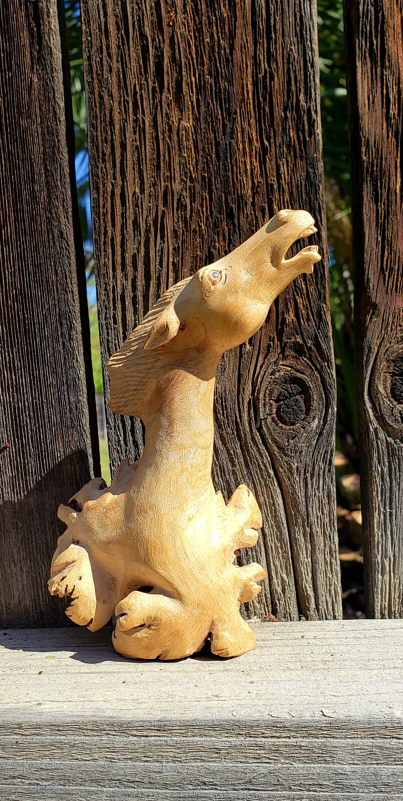 JOHN SIM – b. INDONESIA d. 2018 OCALA, FL – MASTER WOODCARVER – « BRAYING HORSE »