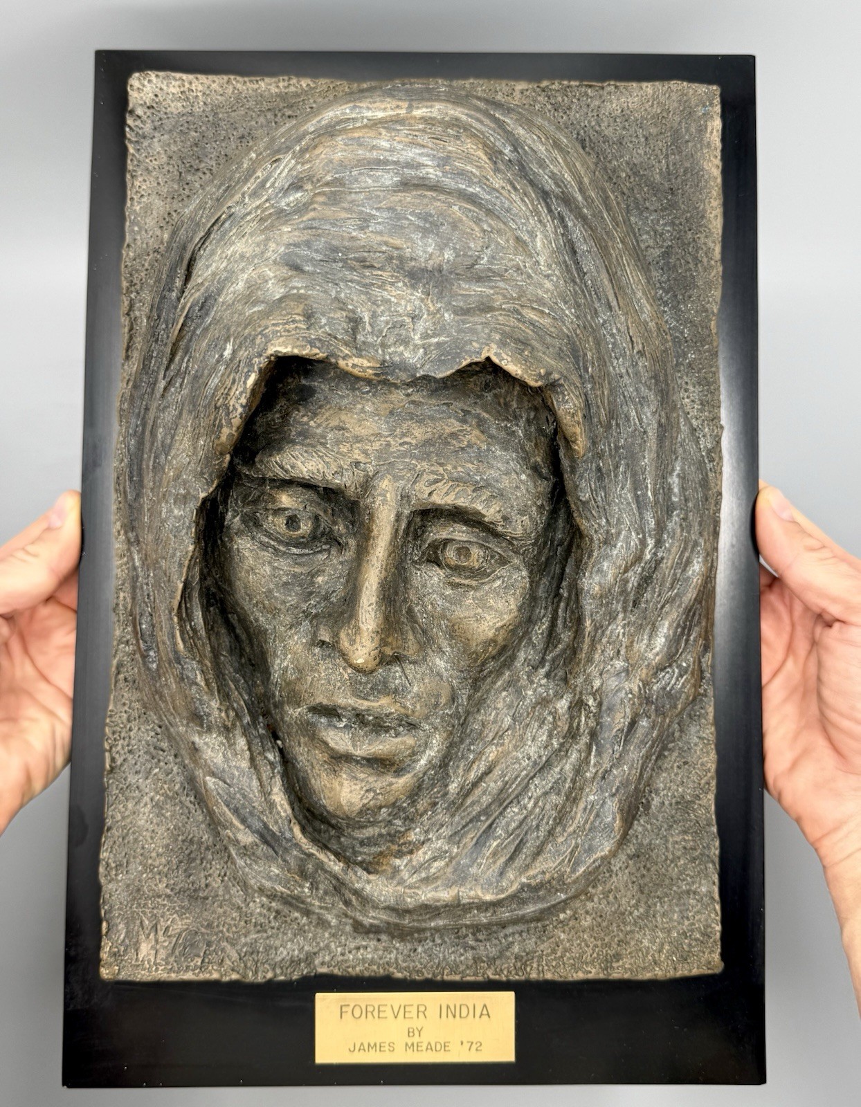 ⭕️ VINTAGE JAMES MEADE FOREVER INDIA 1972 WALL SCULPTURE PLAQUE MODERNIST ART