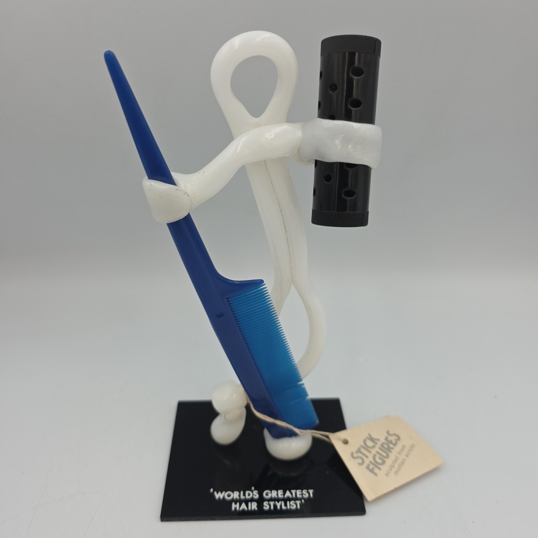 Vntg Sculptures &lsquo;Worlds Greatest Hair Stylist  » Acrylic Figure Creative Concept
