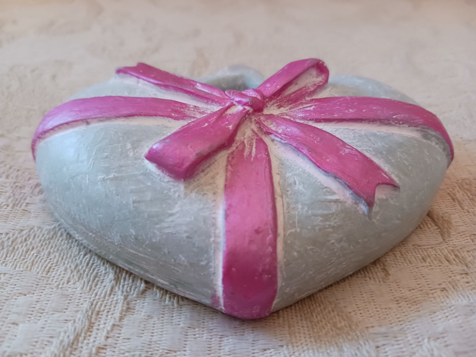 Isabel Bloom Heart Wrapped w Pink Ribbon Ornament Paper Weight Sculpture 2010