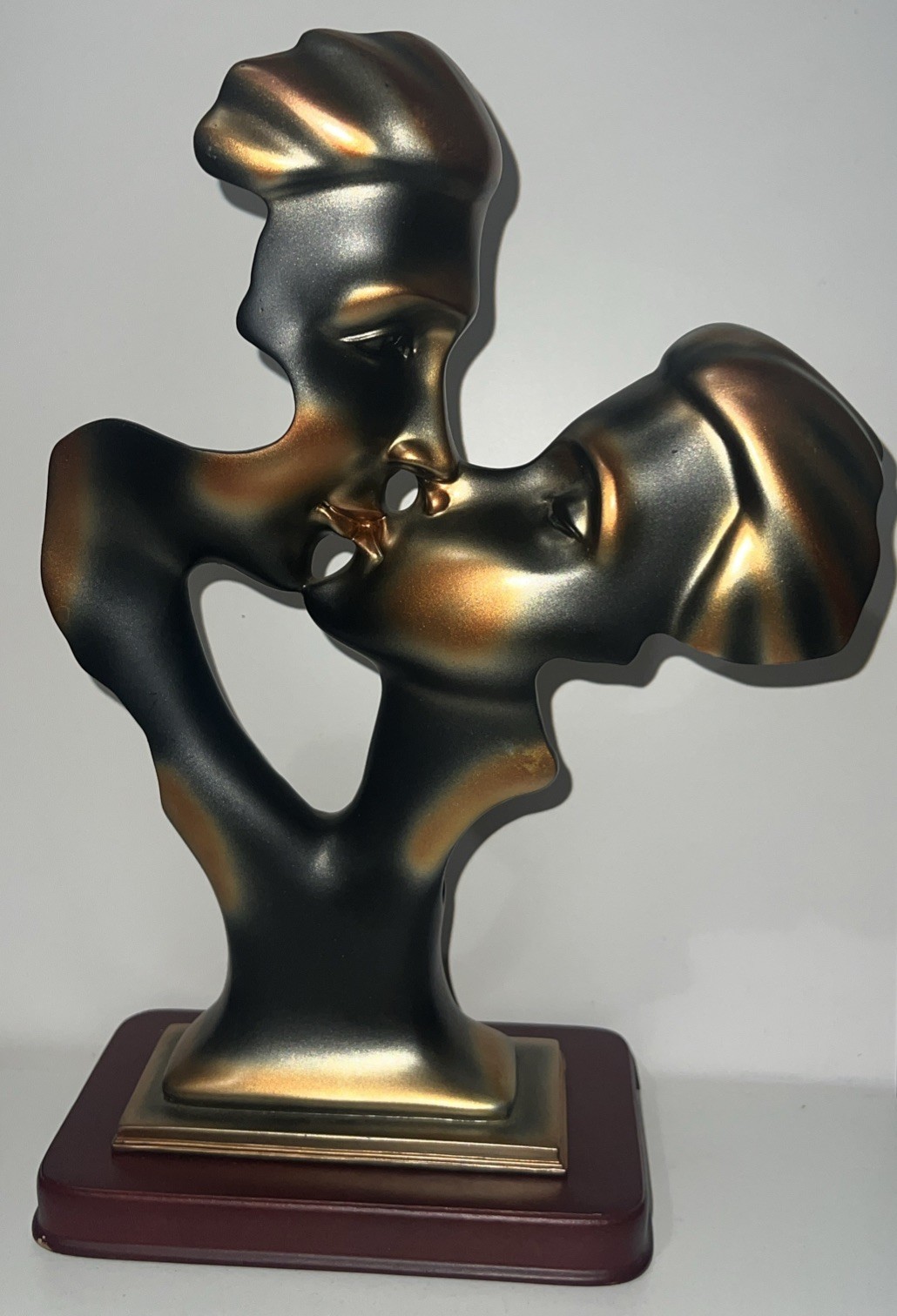 Kissing Couple Art Deco Style Love Sculpture Resign w/Wood Base Bronze Color 10&Prime;