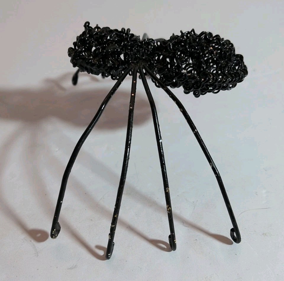 Decorative Wire Spider Sculpture 2.25&Prime;T 3.5&Prime;L 5.5&Prime;W