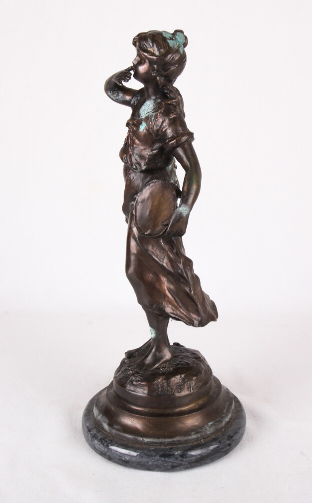 L&F Moreau Bronze Sculpture, « Chanteur Des Rues » (Street Singer), 15&Prime; tall