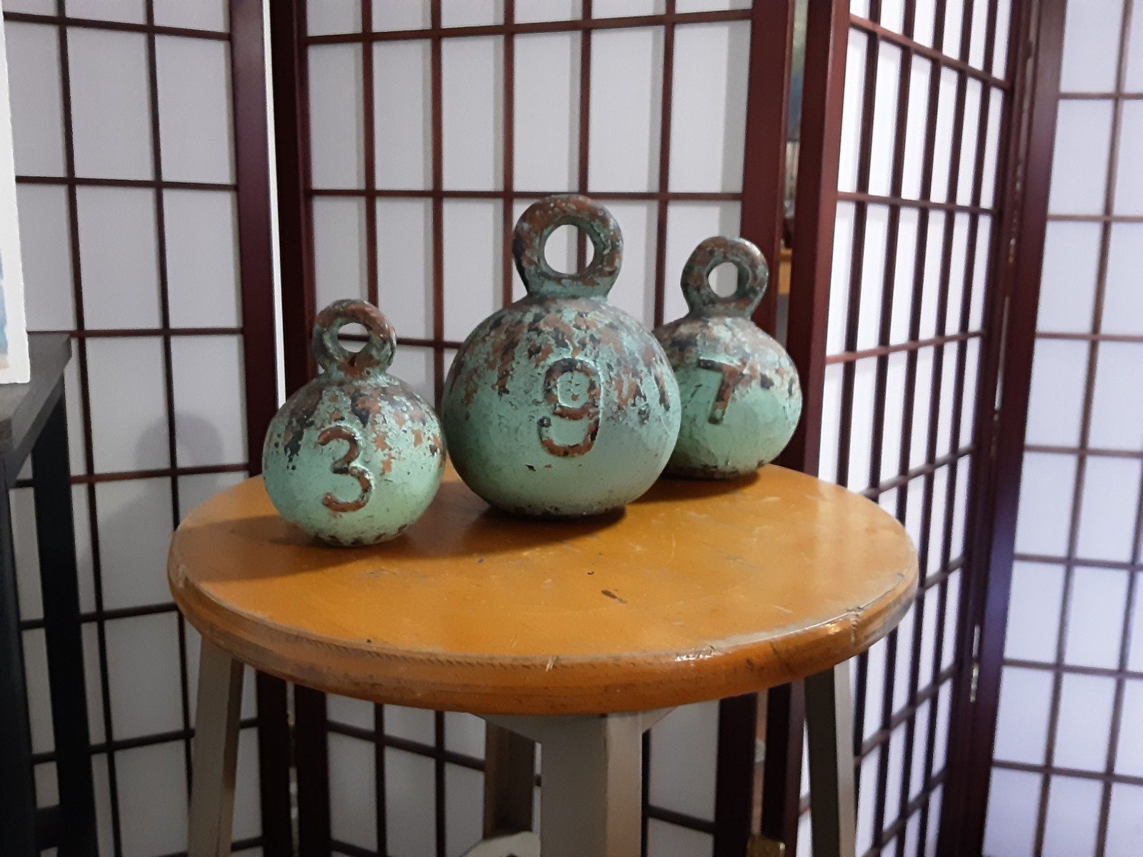 UNIQUE CAST STONE SET OF 3 « WEIGHTS » TABLE ART SCULPTURES