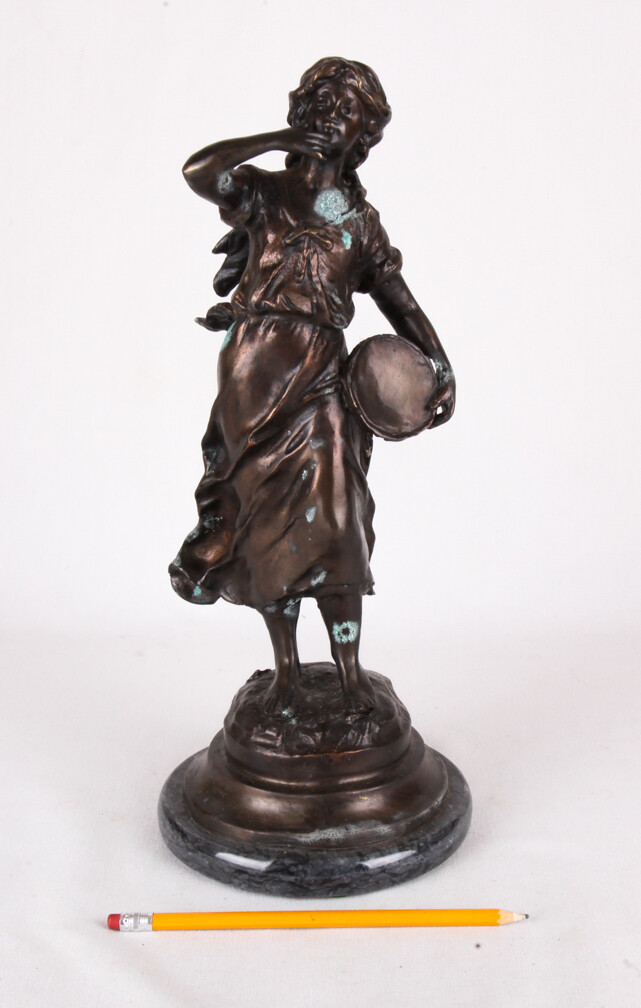 L&F Moreau Bronze Sculpture, « Chanteur Des Rues » (Street Singer), 15&Prime; tall