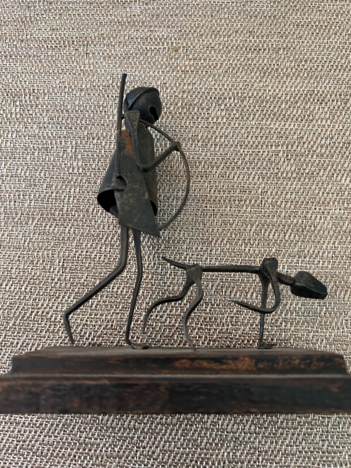 metal art sculpture Man with hunting riffle and hunting dog 6 in height