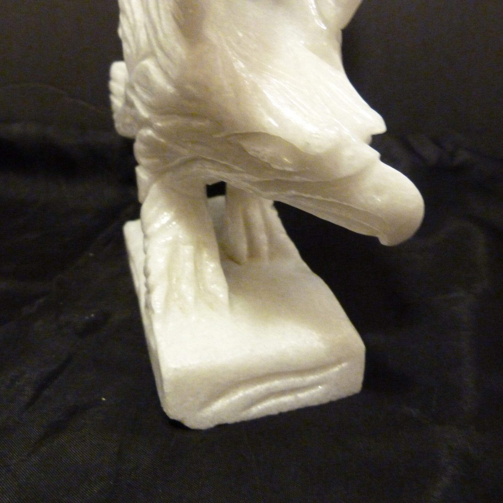 Fine Majestic Eagle 12&Prime; Sculpture in White Carrara Marble Vietnam New Old Stock