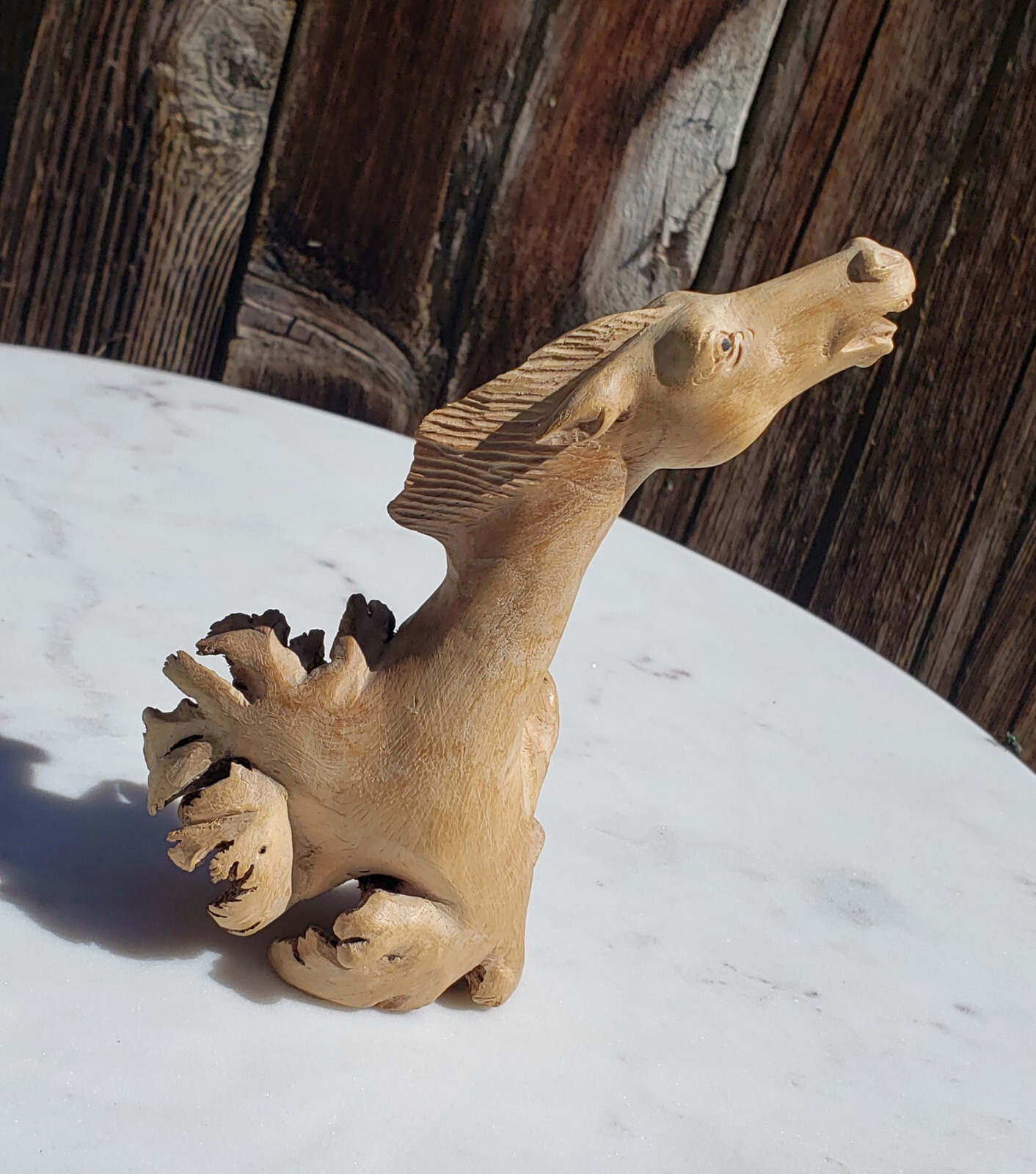 JOHN SIM – b. INDONESIA d. 2018 OCALA, FL – MASTER WOODCARVER – « BRAYING HORSE »