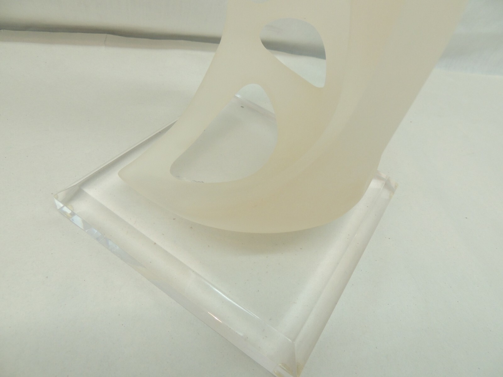 ART SCULPTURE 2 PEOPLE 13.5&Prime;