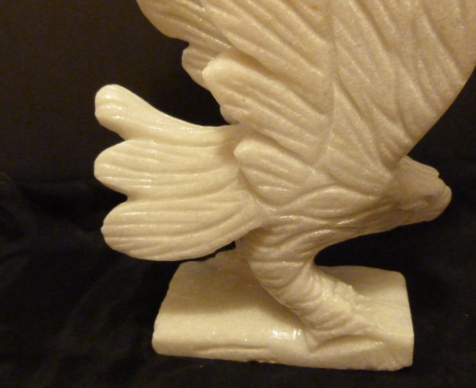 Fine Majestic Eagle 12&Prime; Sculpture in White Carrara Marble Vietnam New Old Stock