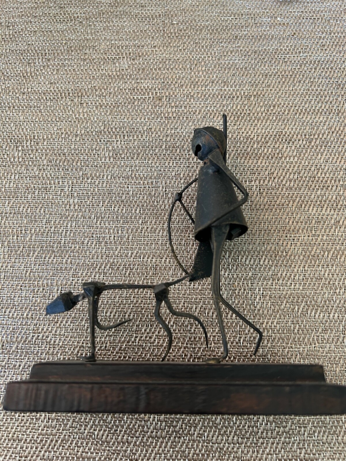 metal art sculpture Man with hunting riffle and hunting dog 6 in height