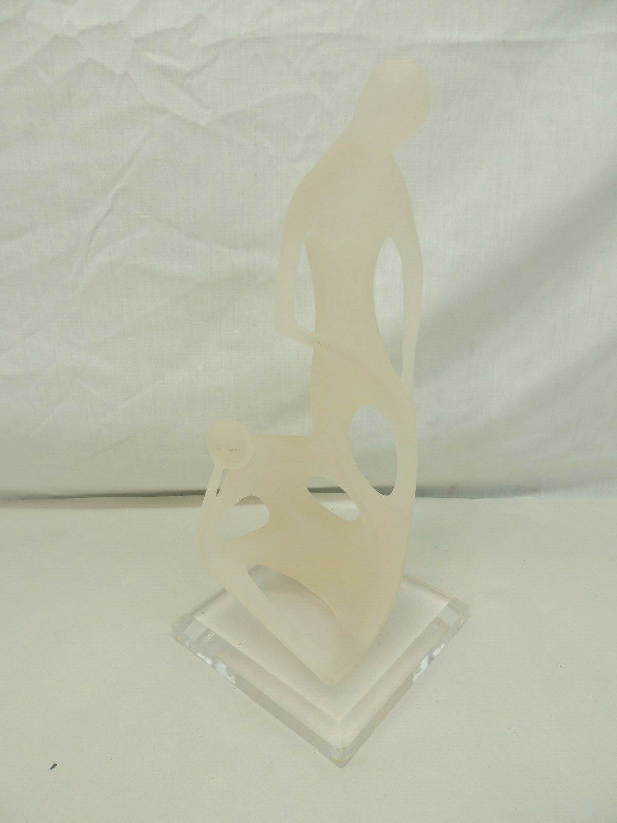 ART SCULPTURE 2 PEOPLE 13.5&Prime;