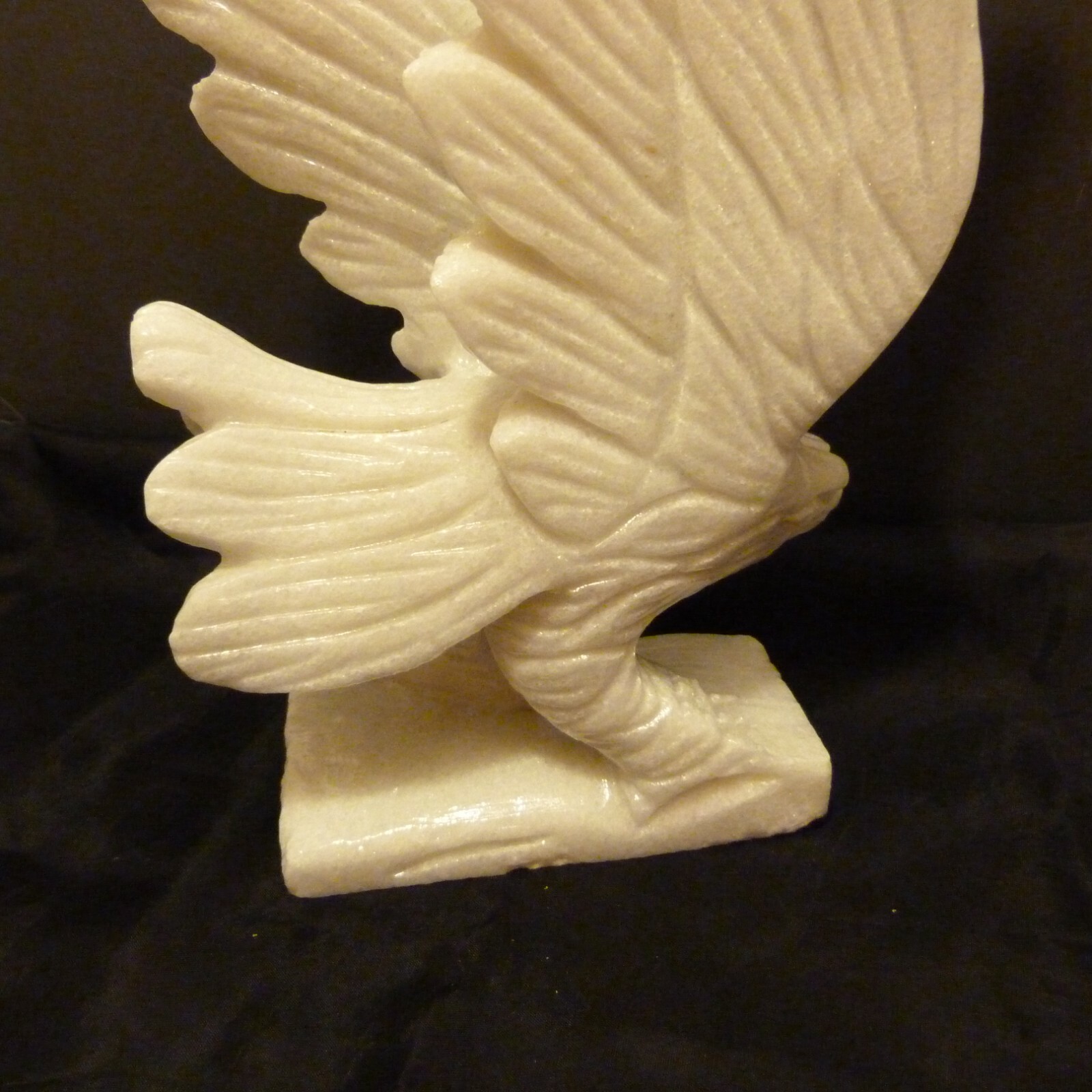 Fine Majestic Eagle 12&Prime; Sculpture in White Carrara Marble Vietnam New Old Stock