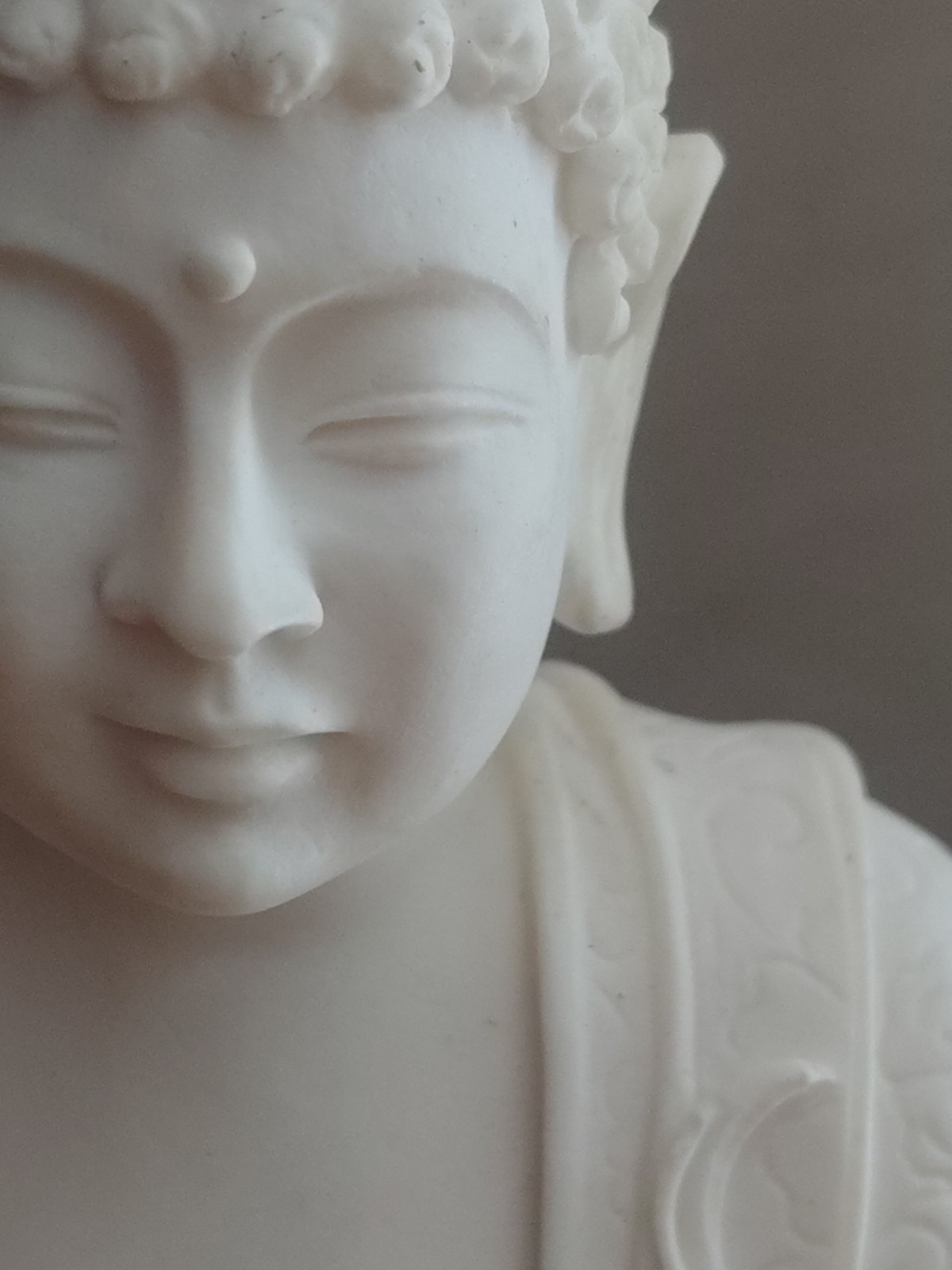 White Resin Giannelli Sculpture- Made In Italy -Sitting Buddha In Lotus Pose-7in