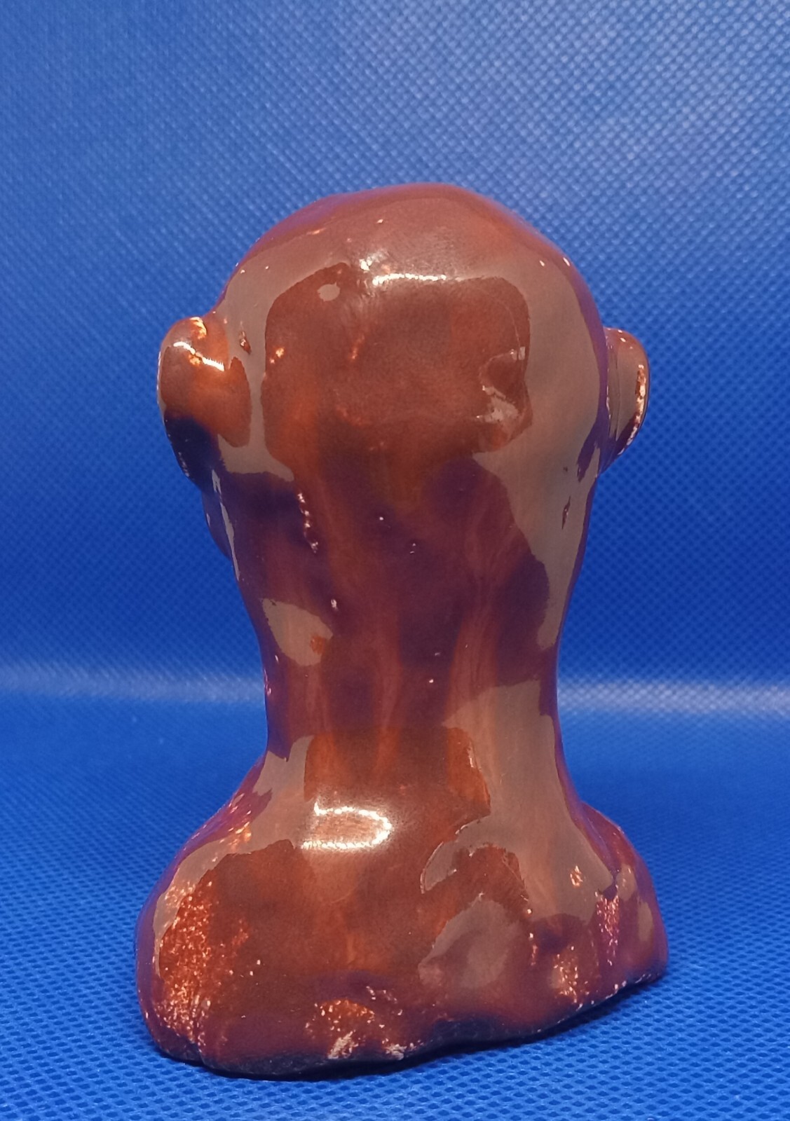 « Octavius » – Clay sculpture. Signed. Hand made and glazed. It is enigmatic…