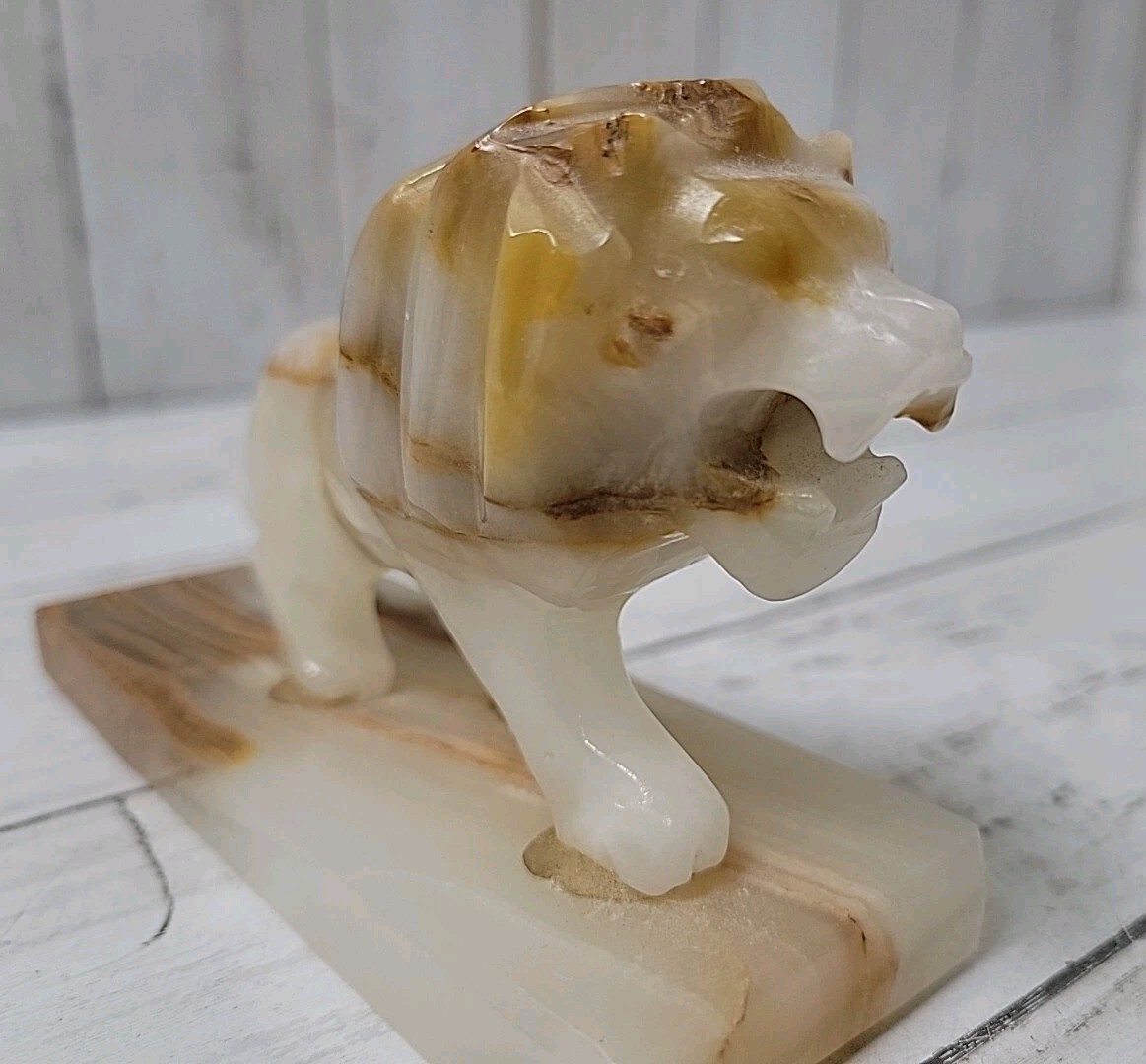 Carved White Marble Onyx Male Lion Home Decor Statue Figure 3.25&Prime; x 5.25&Prime;