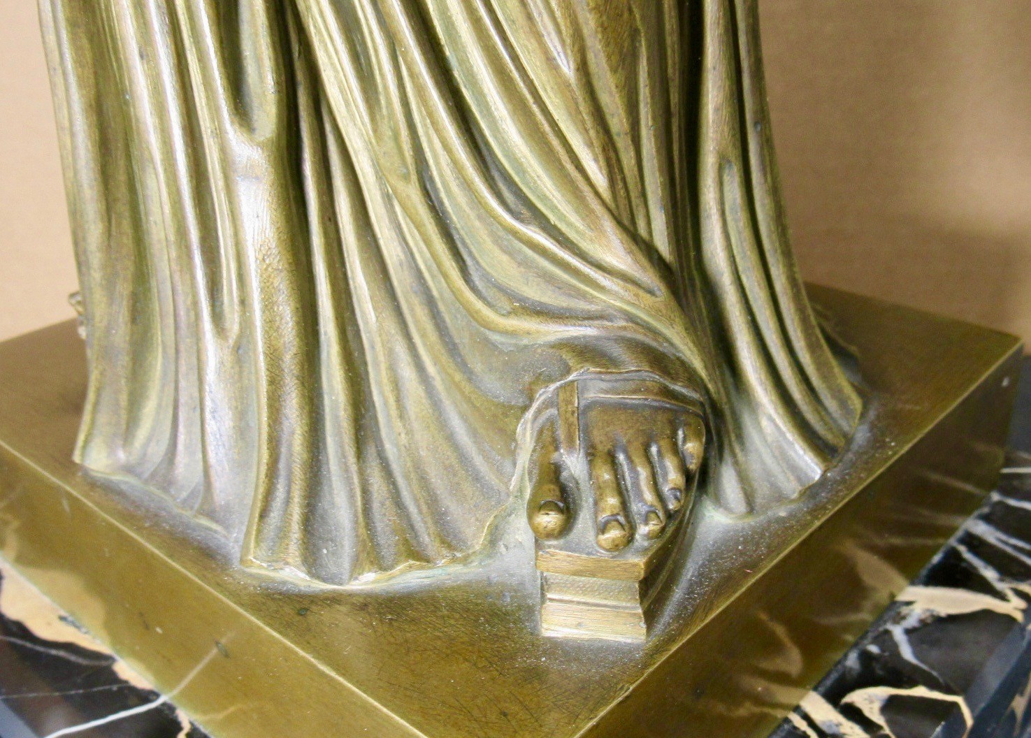 PUDICITY CLASSICAL ROMAN BRONZE STATUE P. CHIAPPARELLI 1860&rsquo;S 16.5 INCHS EX.COND