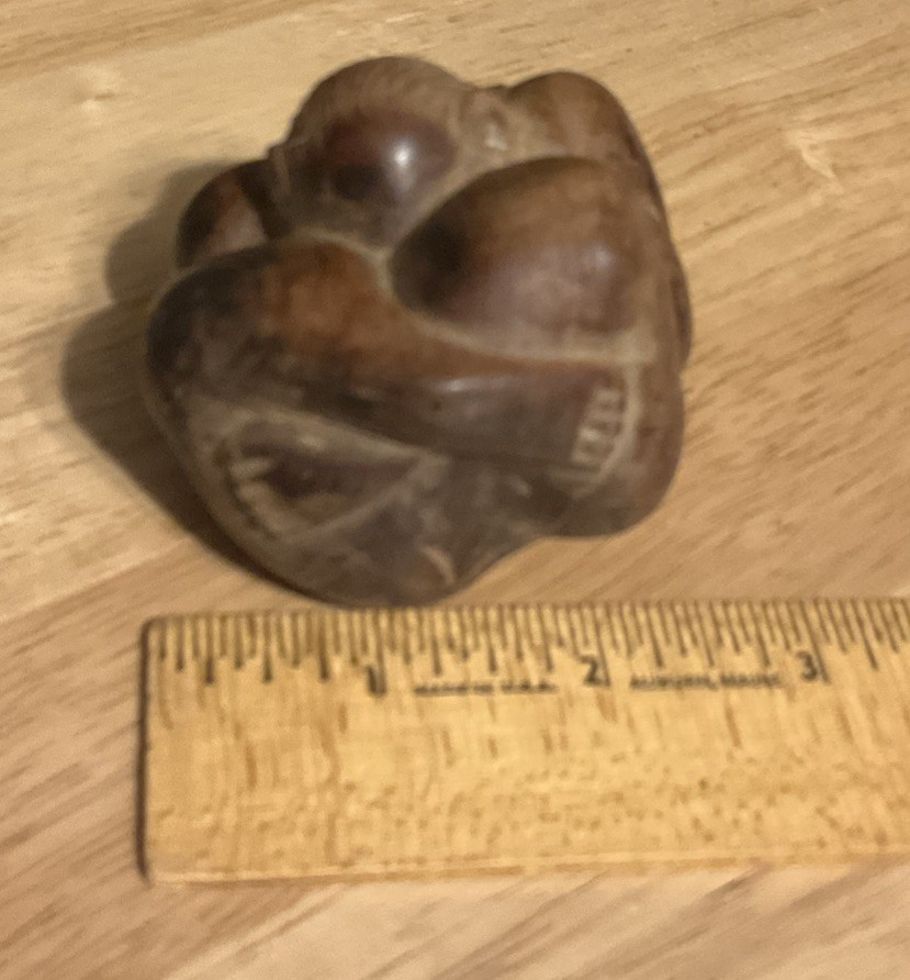 Yogi Orang Malu Suar Wood 2.25&Prime; Sculpture Figurine « SHY MAN »
