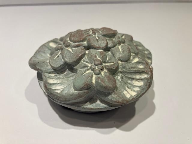 Isabel Bloom Violets Flowers Topper paperweight figurine Concrete 1986 3.75&Prime;