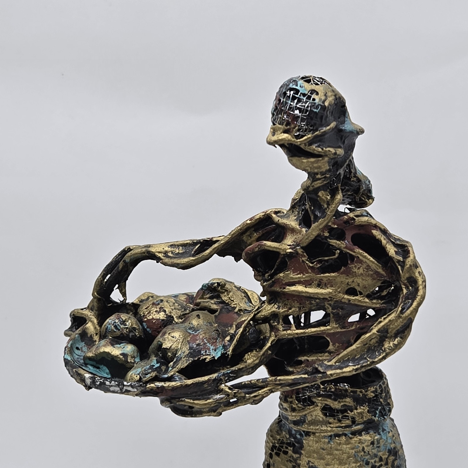 VTG Village People Woman Twisted Wire Mesh Golden Modern Art Sculpture 7.5&Prime;H
