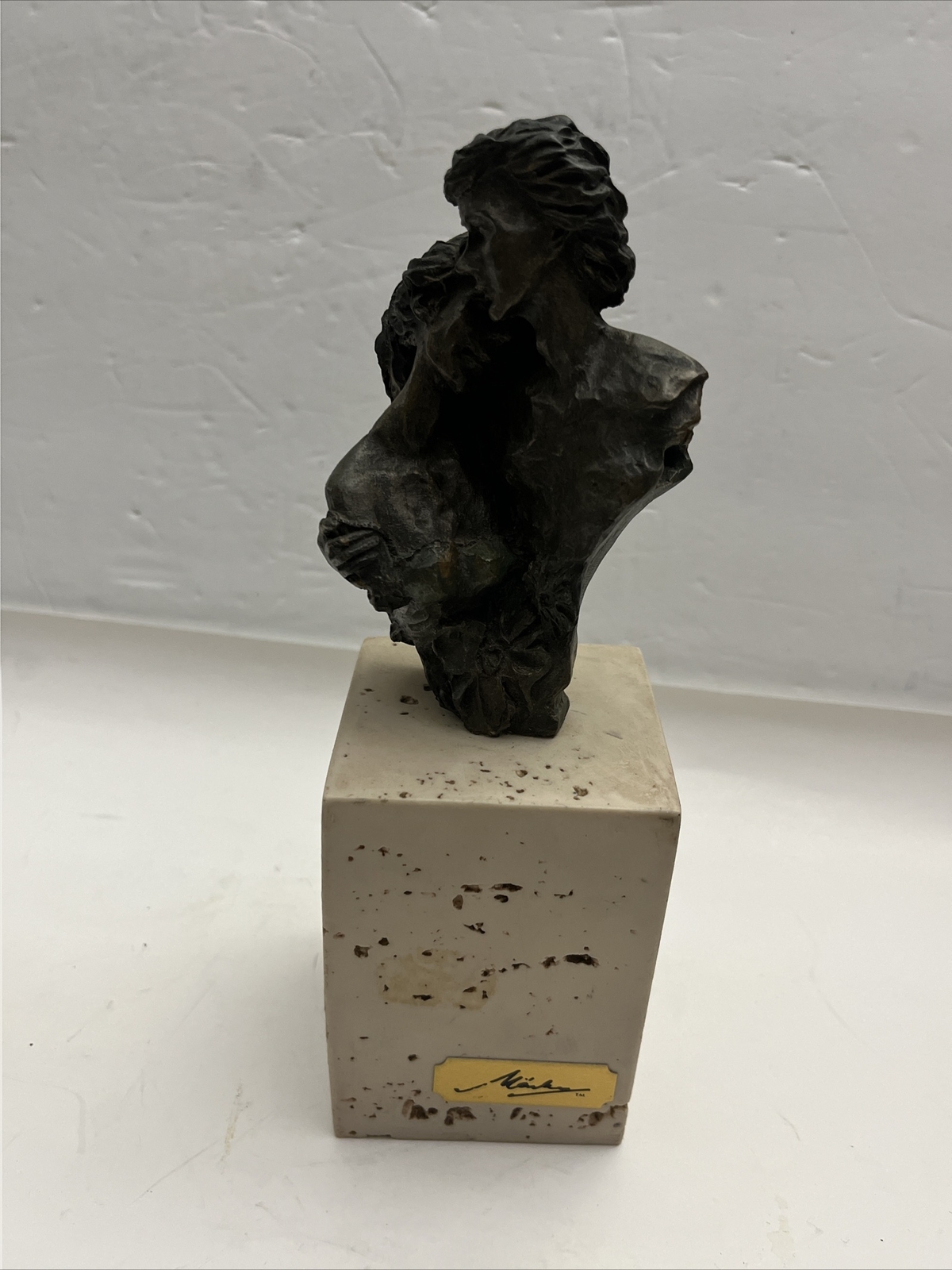 RARE Vintage Marka Gallery Loving Couple Resin Sculpture With Stone Base 8.5”.